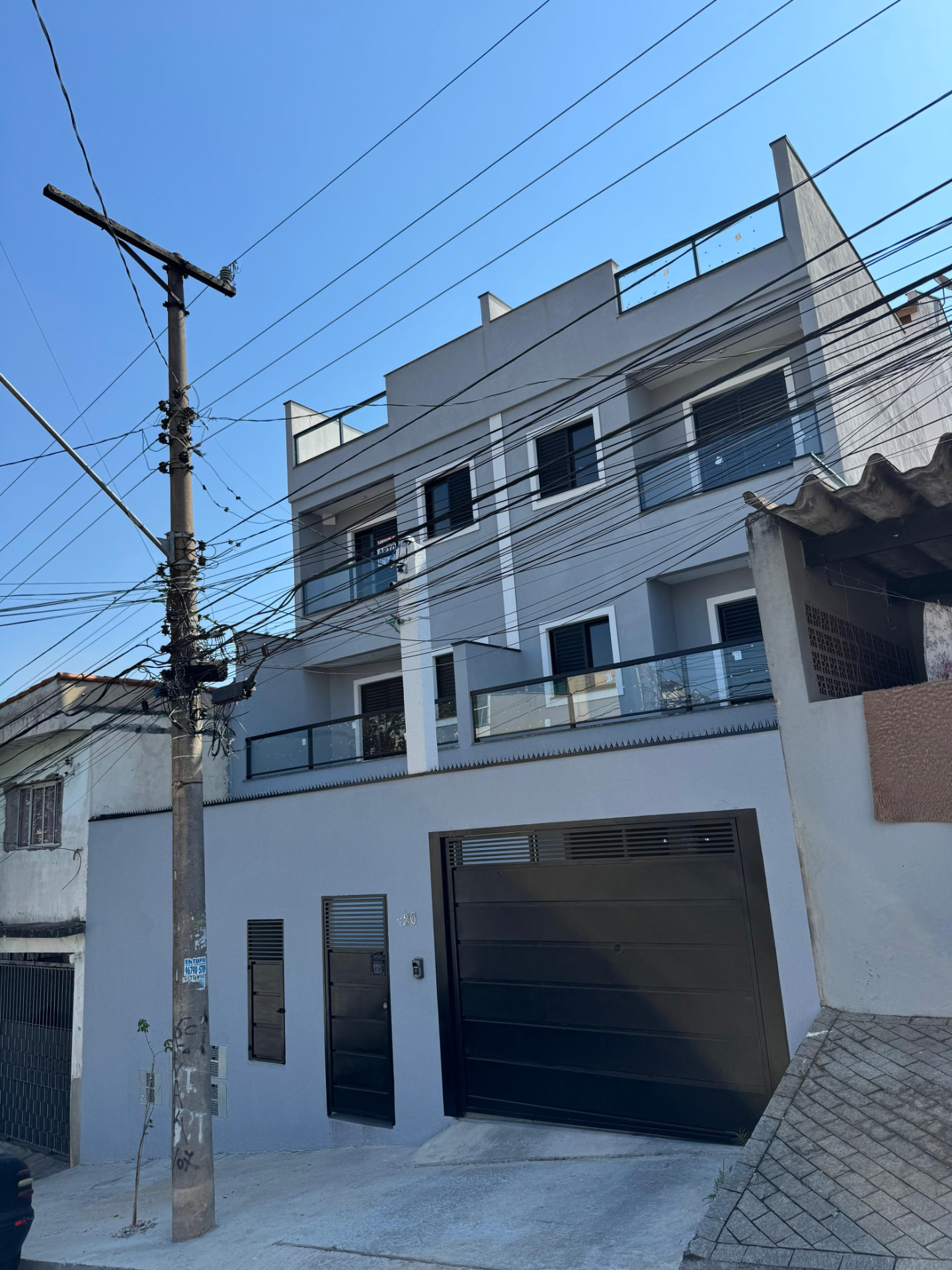 Fachada da obra concluída na R. Itacolomi, 220 — Vila Curuçá